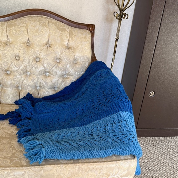 Other - Vintage Blue Ombre Knit Throw Blanket